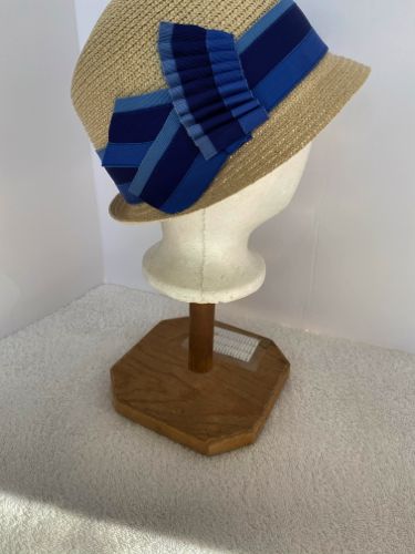 1920s-straw-cloche-blue-origami-ribbons6
