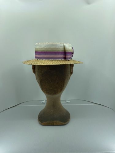 The bow is placed on the left hand side of the hat.