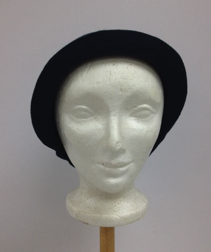 As per the designer's wishes, the brim was turned up in the front to reveal the actress' face.