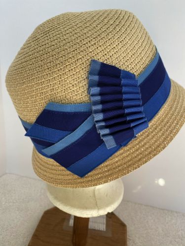 1920s-straw-cloche-blue-origami-ribbons1