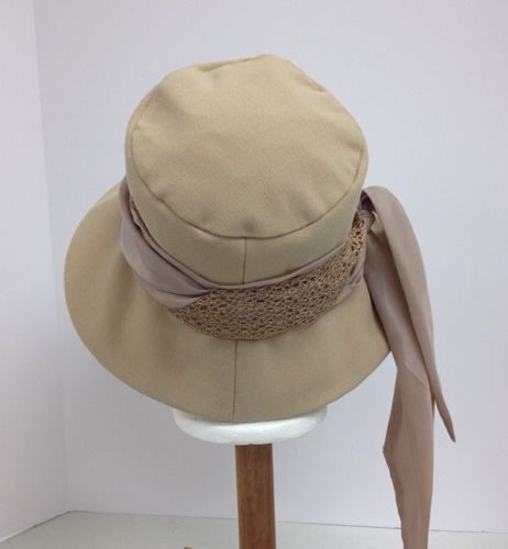 The hat band is formed from a bias strip of beige lining and a very fancy wide  vintage straw braid.