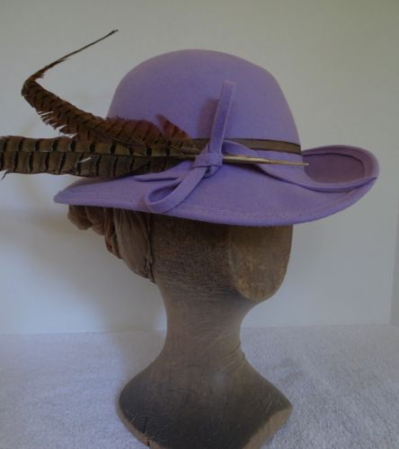 A narrow hat band was made from a vintage grosgrain ribbon, and two pheasant feathers were attached with a scrap of felt made into a bow.
