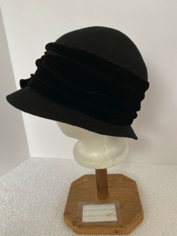 1910s-felt-hat-black-velvet-trim3