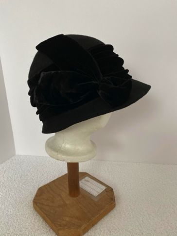 1910s-felt-hat-black-velvet-trim6