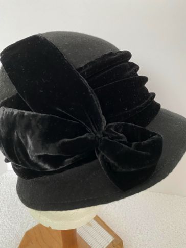 1910s-felt-hat-black-velvet-trim7