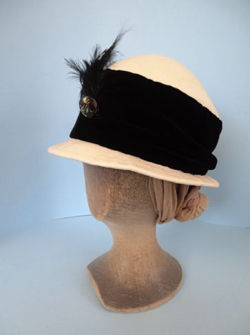1914-cream-felt-hat-black-trims2.JPG
