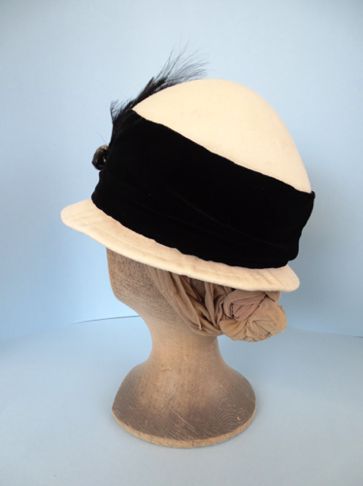 1914-cream-felt-hat-black-trims3.JPG