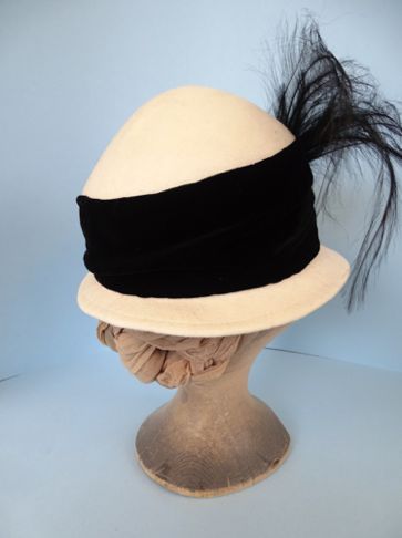 1914-cream-felt-hat-black-trims6.JPG