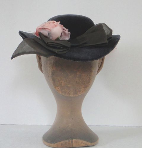 Trimmed with dark grey silk organza bow, pink roses.