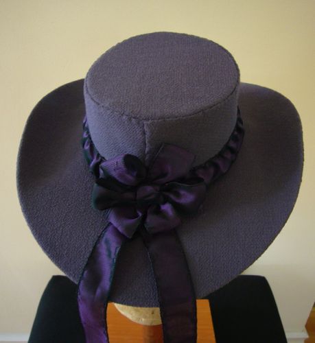 The wool crepe was glued to the top side of the curled brim using fish glue.