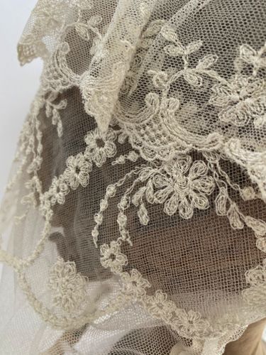1860s-day-caps-cream-lace-with-dbl-curtain10