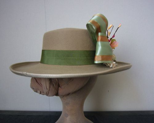 The back of the hat is plain, with the decoration concentrated in the front.