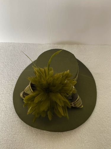 1890s-hats-green-taffeta-with-plaid10